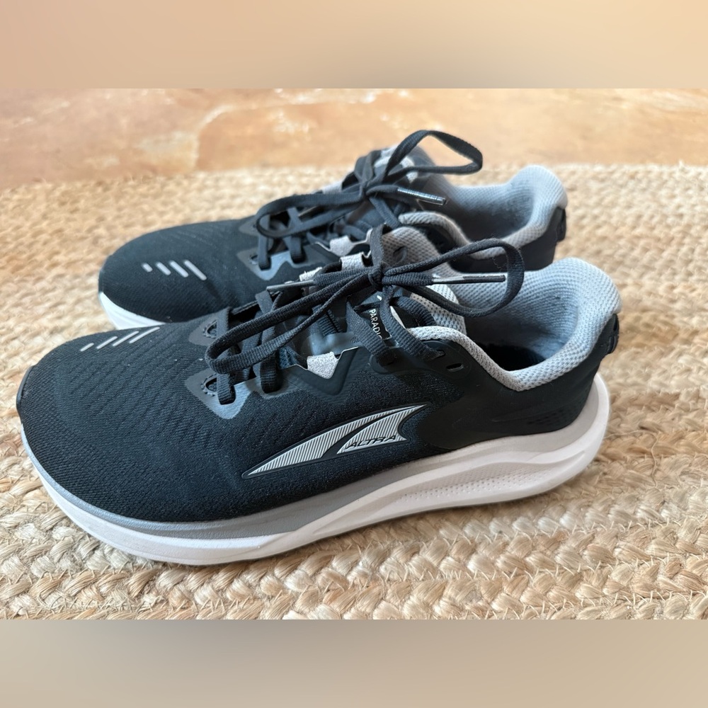Altra Paradigm 8 Zero Drop Sneakers 8.5